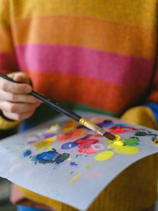 Podzim je tu a s ním i změna barev, playlistu i nálady. 🎨 Pečuj o sebe tvůrčím způsobem a dostaň barvy na papír. Jaké to...